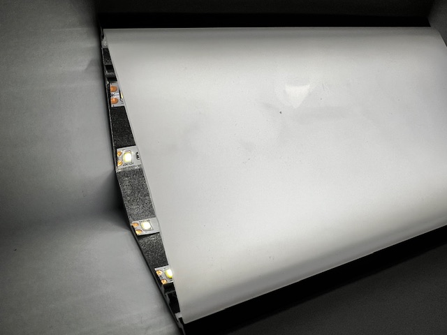 لاینر نوری کنجی روکار mm۸۰ SL۲۸