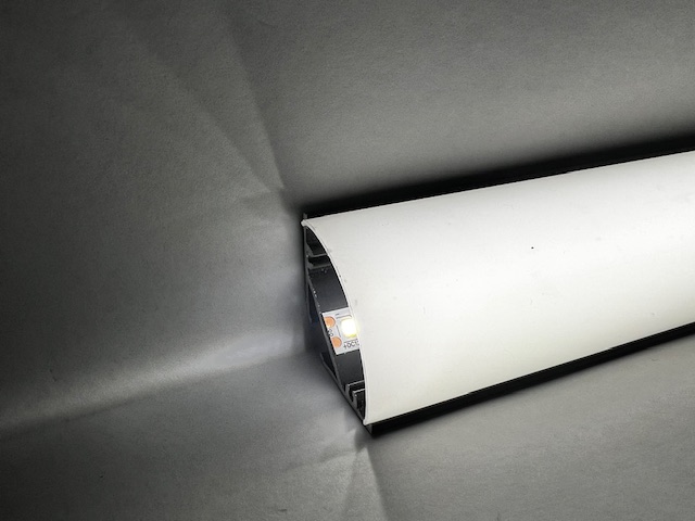 لاینر نوری کنجی روکار mm۴۰ SL۱82