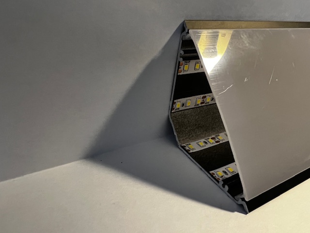 لاینر نوری کنجی روکار mm۸۰ SL۲۸